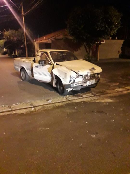 Foto 3 de 5 — Colisão no Jardim Martinez deixa carros arrebentados e motoristas feridos